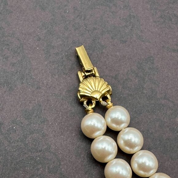 Vintage Richelieu Double Faux Pearl Bracelet with heart “centerpiece” covered in - Picture 13 of 14